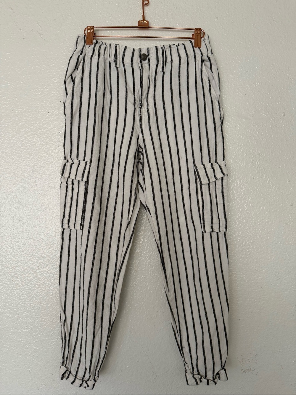 Daytrip white and Black striped Women’s pants cargo size small